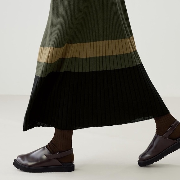 NWT-Uniqlo:C clogs - Picture 3 of 7